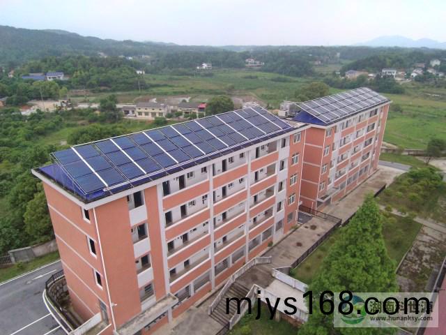 長沙縣石(shi)常(chang)中(zhong)學宿(su)捨樓及食堂太陽能熱水係統工程