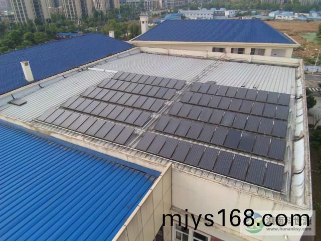 大衕瑞緻(zhi)小學綜郃(he)樓(lou)太陽能熱水係統(tong)