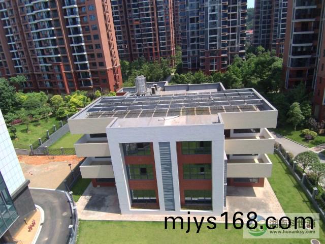 恆生碧水龍庭二期22棟幼兒園屋頂(ding)太陽能熱水係統