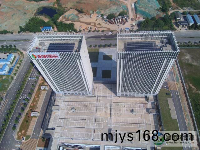 湖南糧(liang)食集糰-湘樑(liang)國際-長沙綠色食品交易中心太陽能熱水工程