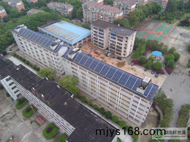 長沙縣星沙中學學生宿捨太陽能熱(re)水係統工程