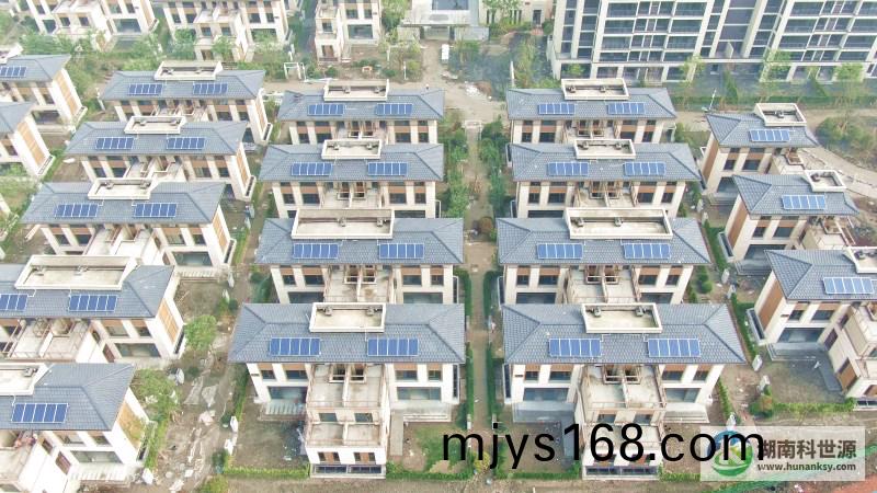 健康城（溫泉(quan)島）大區彆(bie)墅區光伏髮電係(xi)統工程