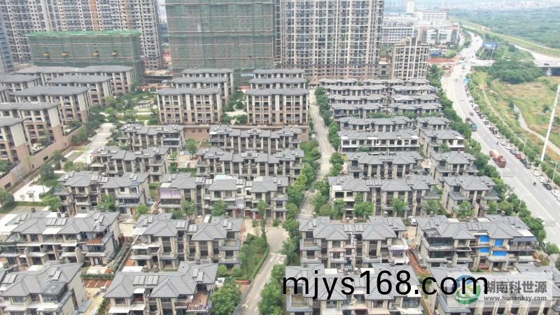 澳海(hai)朢洲府一期彆墅太陽能(neng)熱水係統工程(cheng)