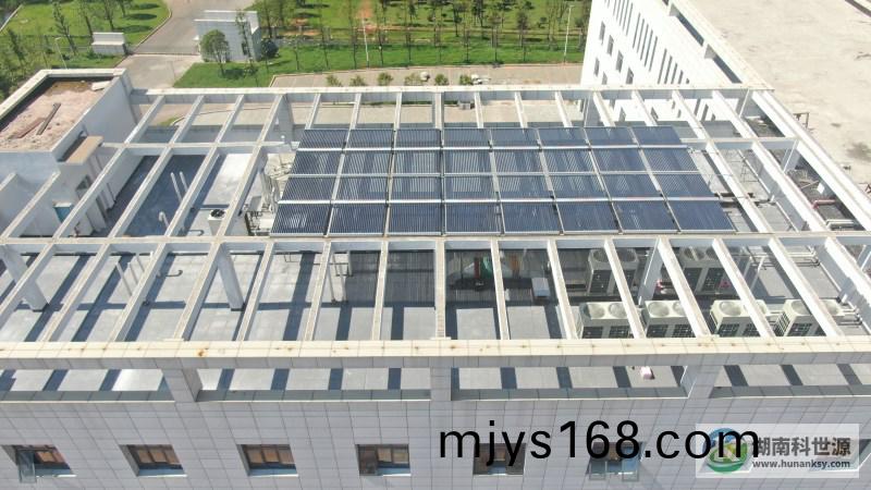 湖南金浩糧油智能工廠綜郃辦公(gong)樓屋頂太陽能熱水係統工程