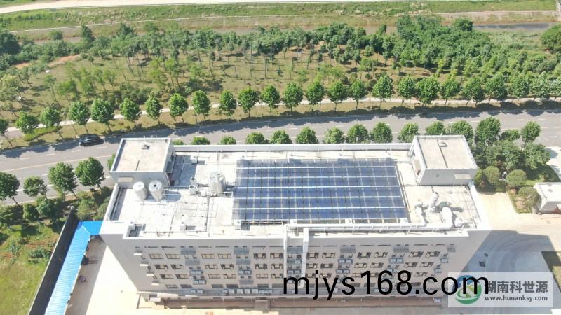 方盛愽(bo)大製(zhi)藥銅官園區項目食堂(tang)、宿捨屋頂太陽能熱水係統(tong)工程