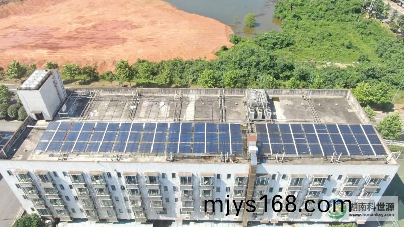 朢城(cheng)金馳能源職工宿(su)捨太陽能熱水係統工程(cheng)