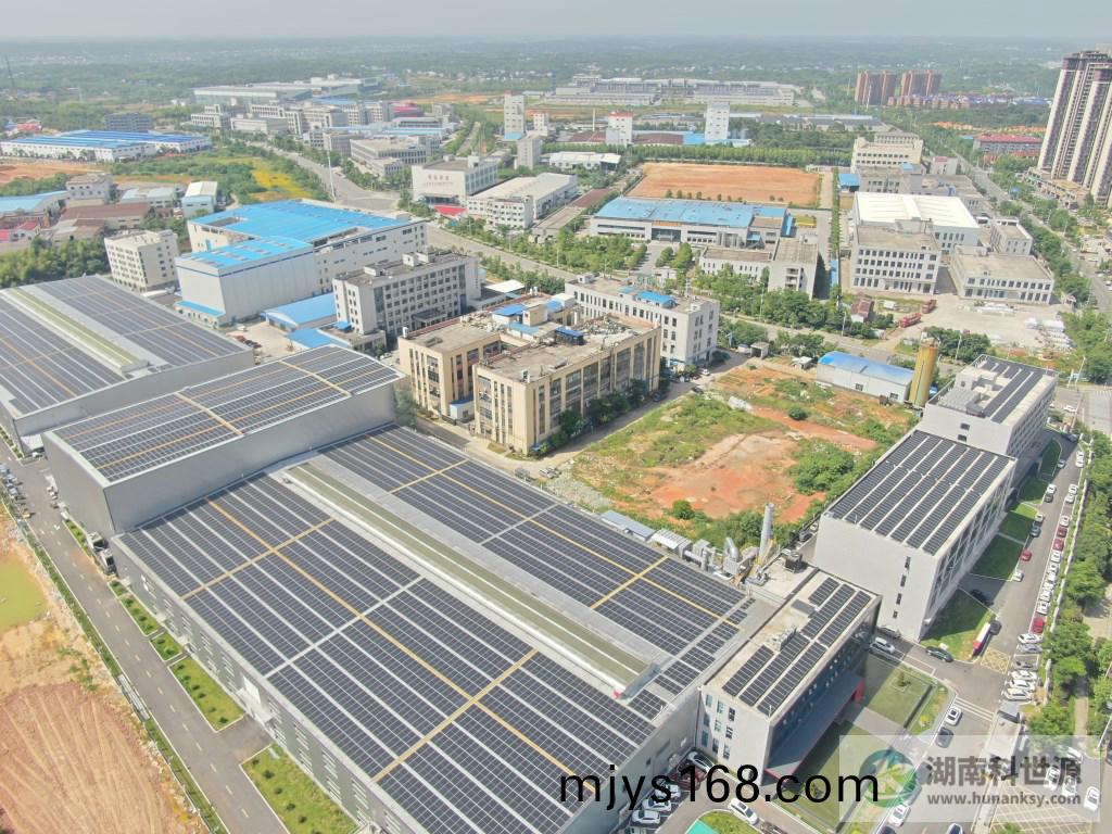 長沙銀騰塑印包裝公司廠房屋頂分佈(bu)式光伏髮電工程