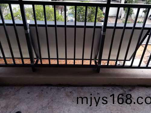 太陽能固定(ding)于陽檯(tai)欄桿上