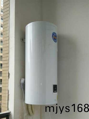 陽檯壁(bi)掛(gua)式(shi)太陽能熱水係統水箱