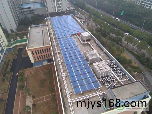 學校(xiao)屋頂空氣能熱水工程