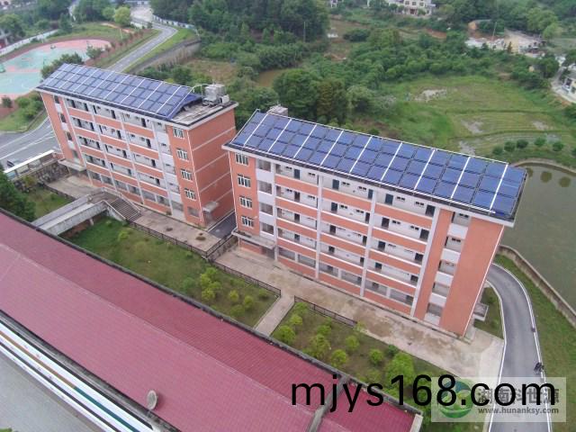 學校宿捨太(tai)陽能熱水工程