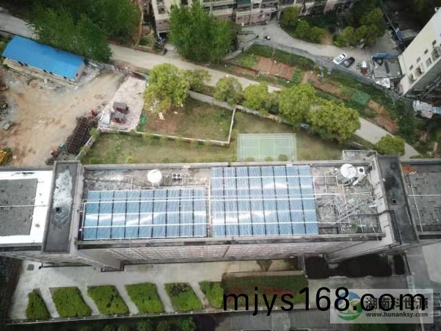 懷化學(xue)院(yuan)宿捨屋頂太陽能熱水工程(cheng)