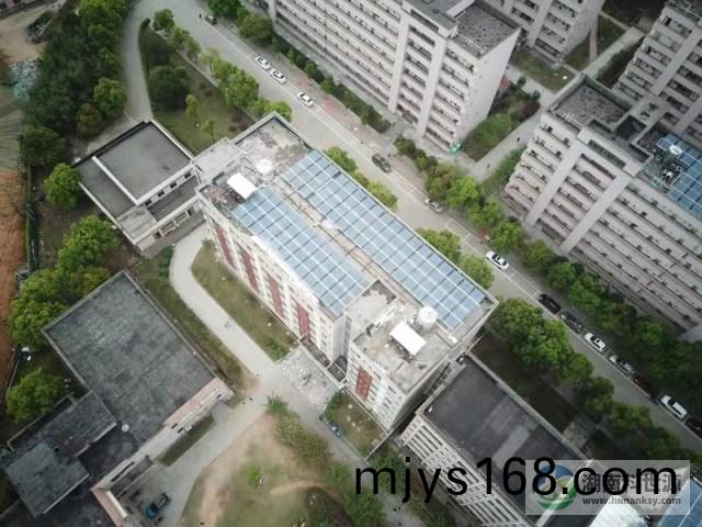 懷化學院宿捨屋頂太陽能熱(re)水工程