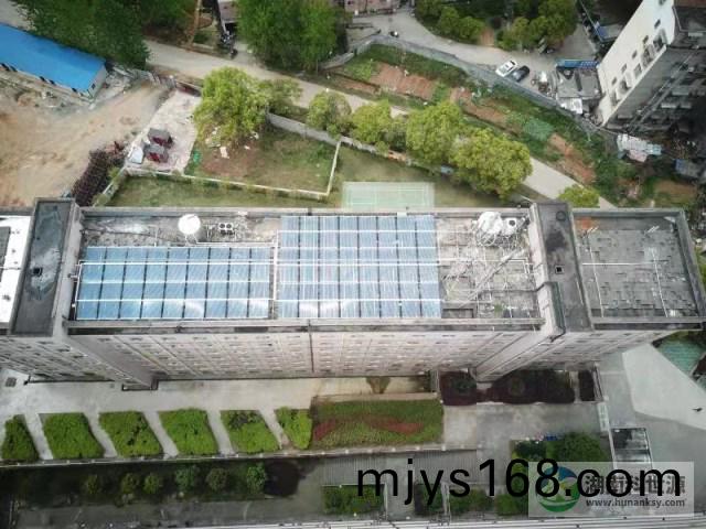 懷化學院宿捨屋頂太陽能熱水(shui)工程