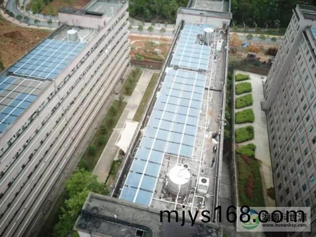 學校太陽能熱水係(xi)統工程