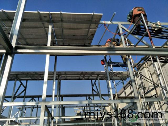 光伏髮電係統工程安裝(zhuang)現場