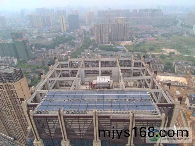 屋頂架構層(ceng)太陽能(neng)熱水係統(tong)