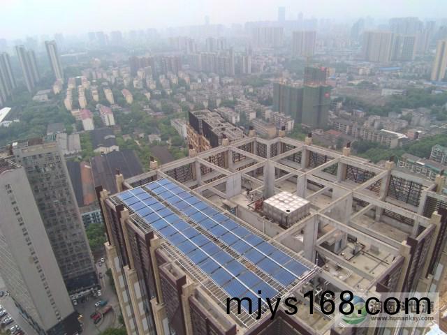 屋頂架(jia)構層太陽能熱水係(xi)統