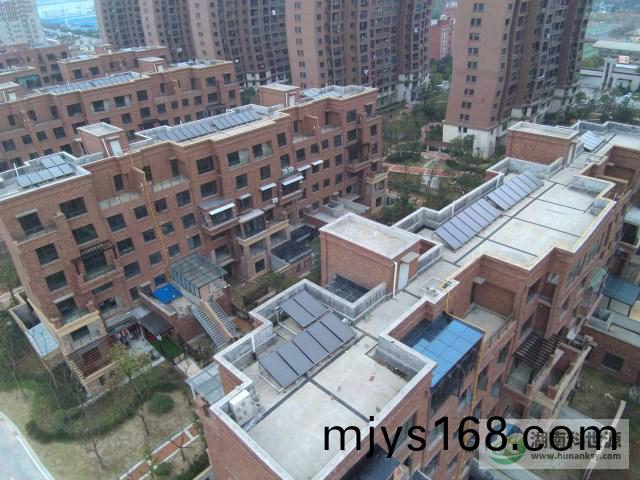 集中(zhong)集熱分(fen)戶儲熱太陽能熱水係統