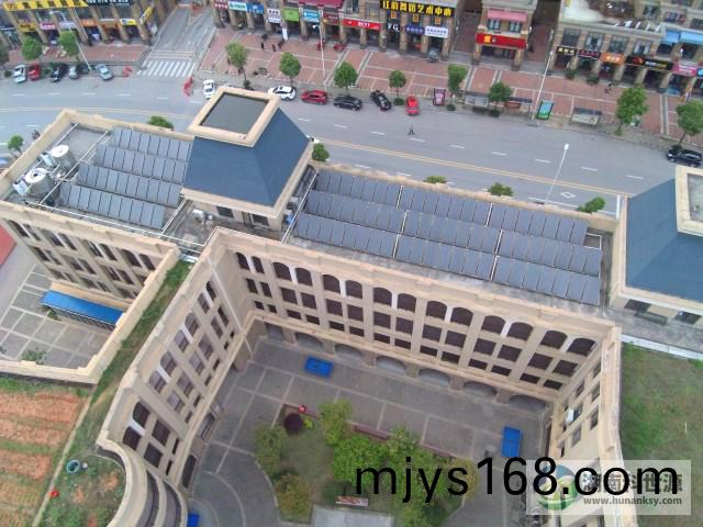 學校太(tai)陽能(neng)熱水係統