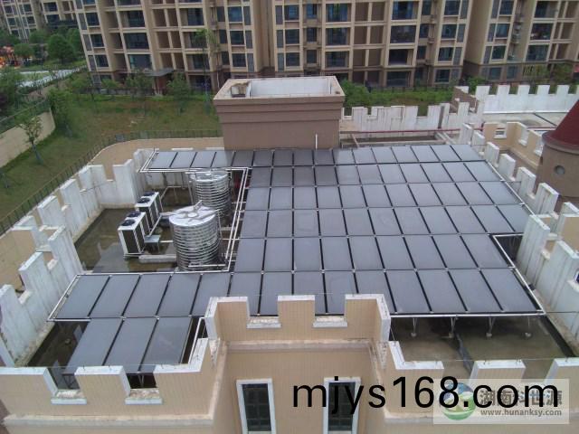 屋(wu)頂平闆太陽能(neng)熱水係統