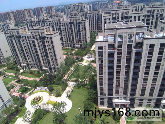 陽檯壁掛太陽能(neng)熱水係統