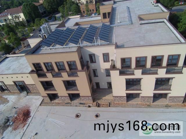 幼兒園(yuan)屋頂太陽(yang)能熱水(shui)係統