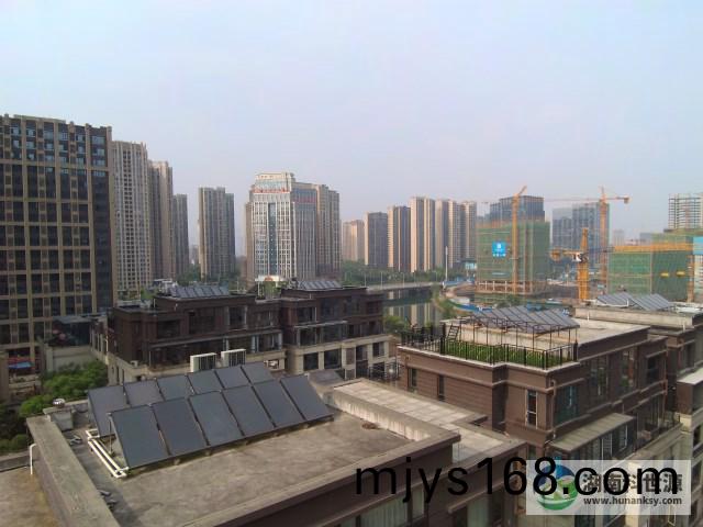 平(ping)闆(ban)太陽能熱水係統