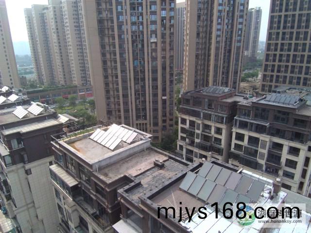 平闆(ban)太陽能熱水係統