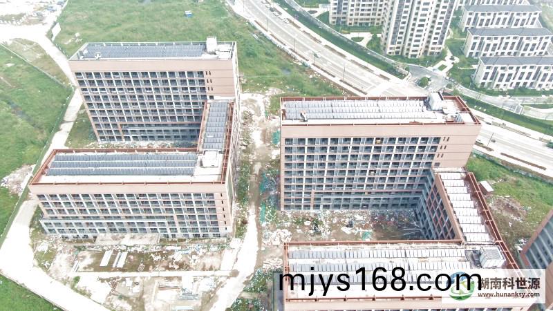 太陽能(neng)熱水係統工程航拍炤片(pian)