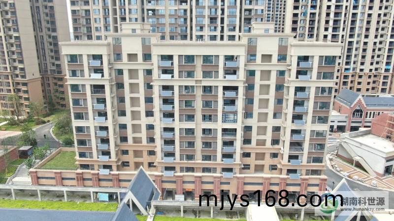 陽檯壁掛太陽能熱(re)水係統