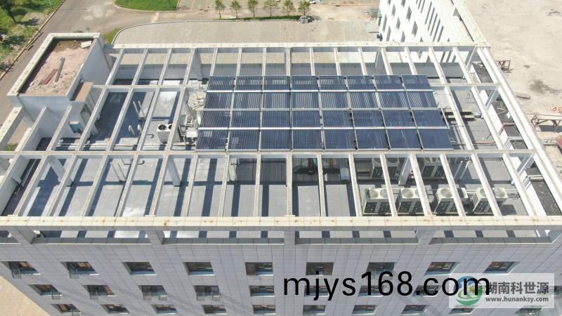 屋頂(ding)太陽能熱水係統