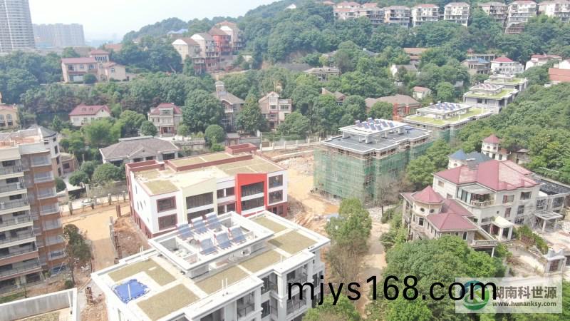 一體(ti)落水式太陽能熱水器