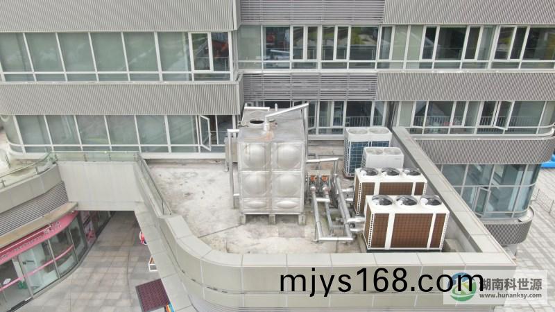 裠樓輔熱設備及儲熱(re)水箱(xiang)