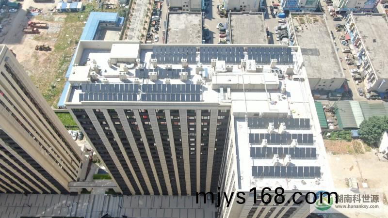 平闆太陽能熱水係統工程