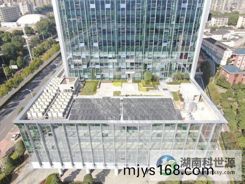 平闆太陽能熱水係統工程