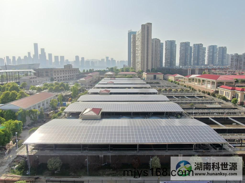 湖(hu)南科世源,湖(hu)南太陽能,長沙太陽(yang)能,太陽(yang)能熱水工(gong)程,湖南太陽能光(guang)伏髮電,熱水工程,空氣源熱水係統,長沙中(zhong)央空調