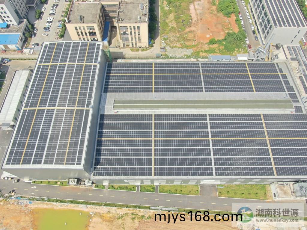 廠房屋頂光(guang)伏(fu)髮(fa)電4