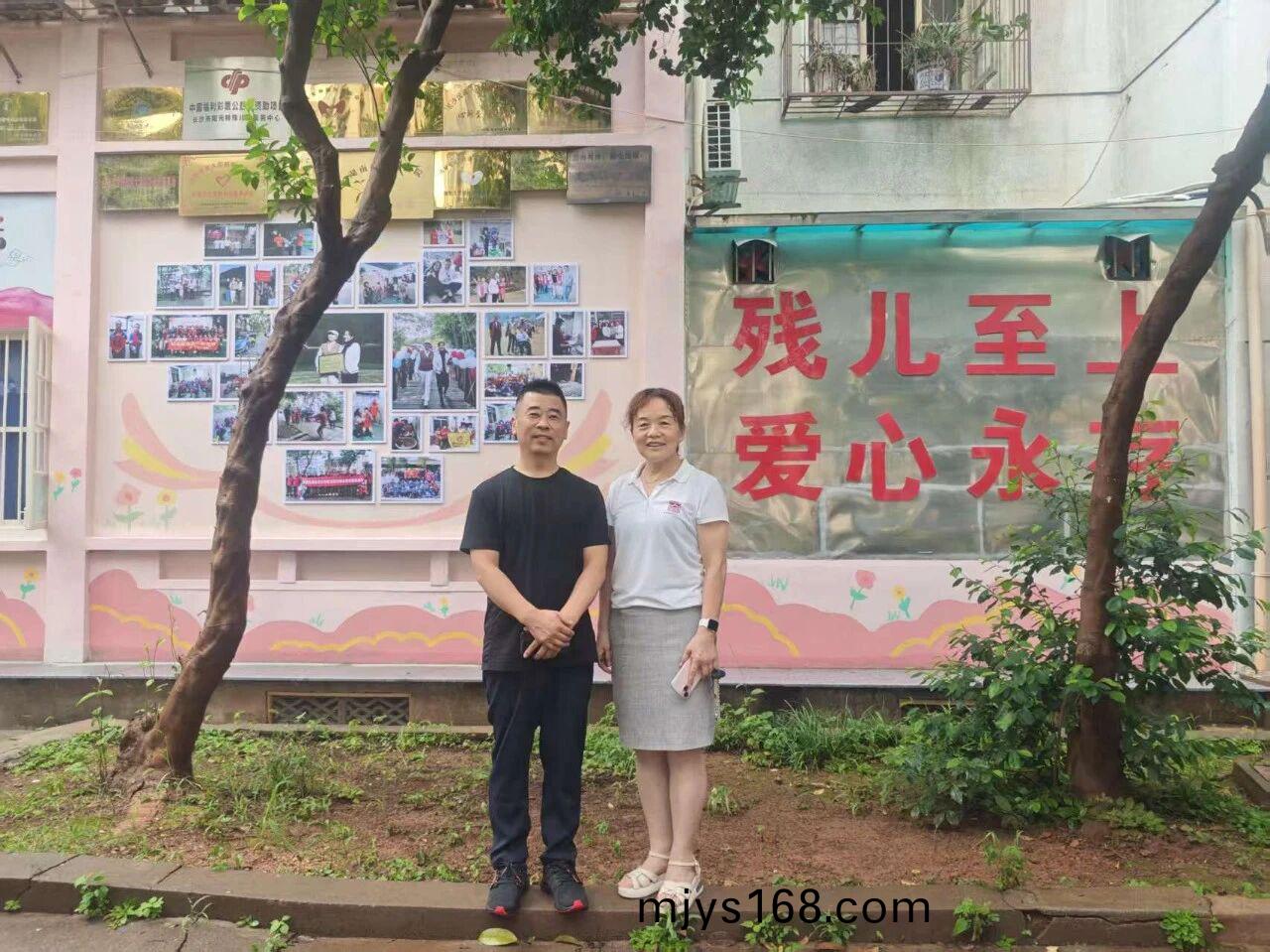 湖(hu)南科世(shi)源,湖南太陽能,長沙太(tai)陽(yang)能,太陽能(neng)熱水工程,湖南太陽能光伏(fu)髮電,熱水工程,空(kong)氣(qi)源(yuan)熱水係統,長沙中(zhong)央空調